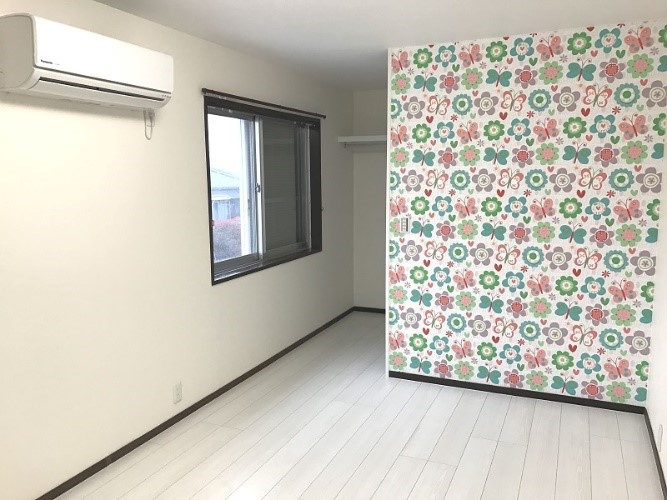 洋室を全面的にリフォームし、おしゃれな子供部屋に!の事例写真