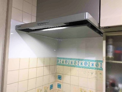 レンジフードを交換して綺麗なキッチンにリフォームの事例写真