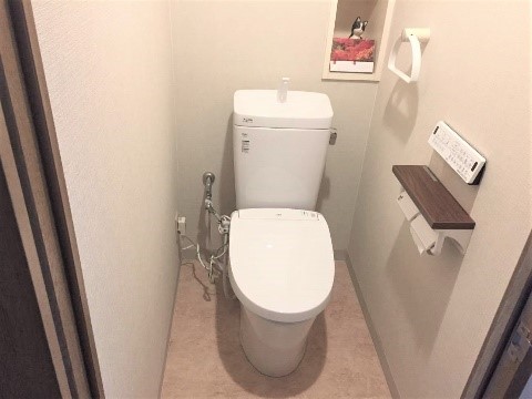 機能性をUPしたトイレに交換するリフォームの事例写真