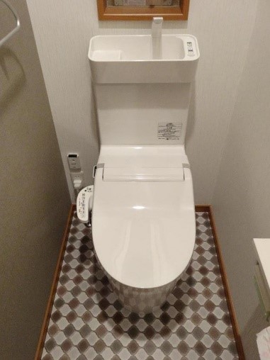 使い勝手のよいトイレに交換し、内装もきれいに仕上げるリフォームの事例写真