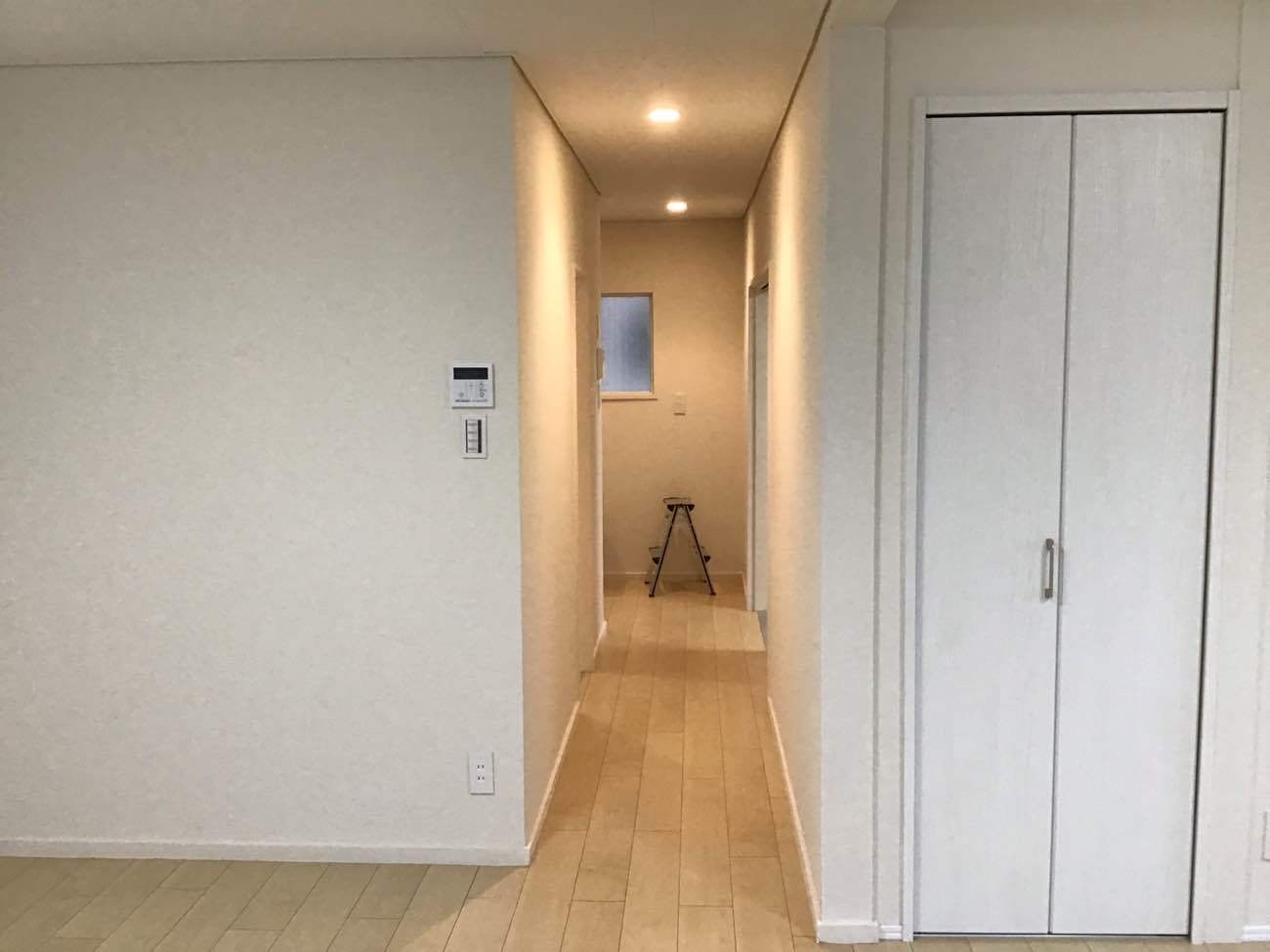 中古マンションの床を全面的に張り替えたリフォームの事例写真