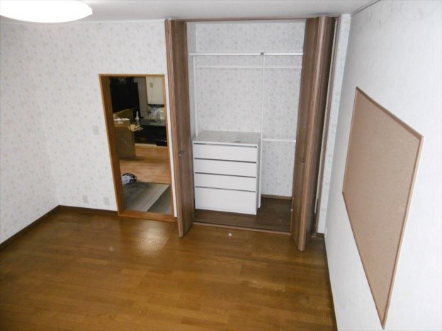 洋室を全面改装し、明るくきれいな子供部屋にリフォームの事例写真