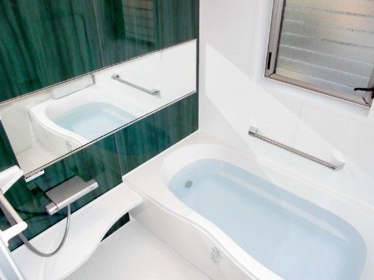 清潔性が高くお手入れがしやすい浴室にリフォームの事例写真