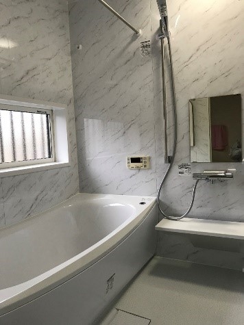 経年劣化した浴室を高級感ある浴室にリフォームの事例写真