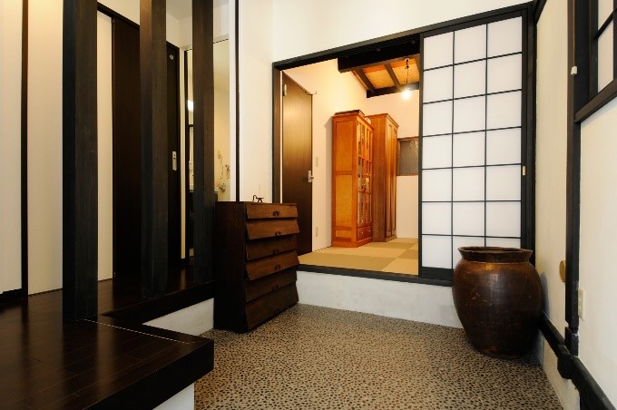 日本情緒漂う空間のデザインに全体リフォームの事例写真