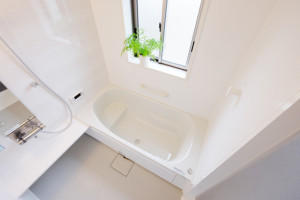 浴室の床リフォーム総まとめ〜床材選び・費用・DIYのすべてがわかる！〜