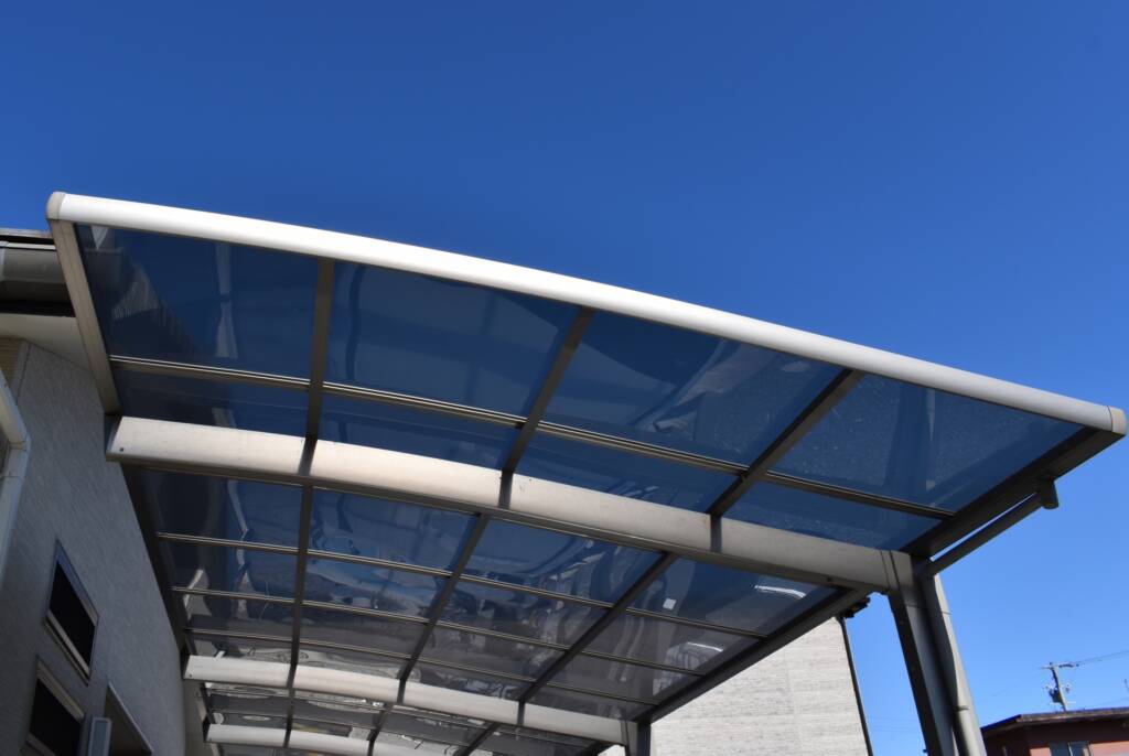 ポリカーボネート板のカーポート　イメージ