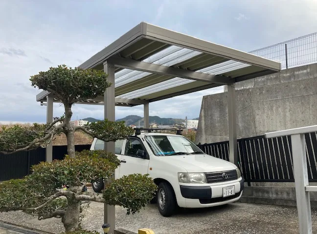 【61.2万円】耐久性の高いアルミカーポートの新設