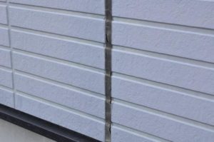 外壁にコーキングが必要な理由や補修時期 費用 寿命を解説 失敗しないリフォーム会社選びは リフォームガイド