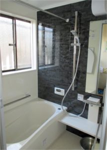 タイル張りの浴室をユニットバスにするリフォーム事例のアフター
