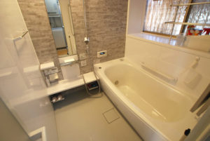 タイル張りの浴室をユニットバスにするリフォーム事例のアフター