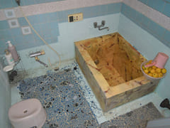 タイル張りの浴室をユニットバスにするリフォーム事例のビフォー