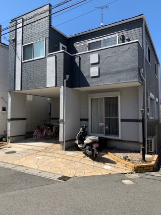 グレー×サッシシルバーの外壁事例