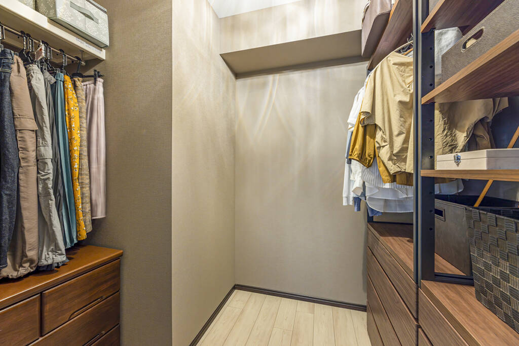 押入れと和室の一部をウォークインクローゼットにリフォームした事例