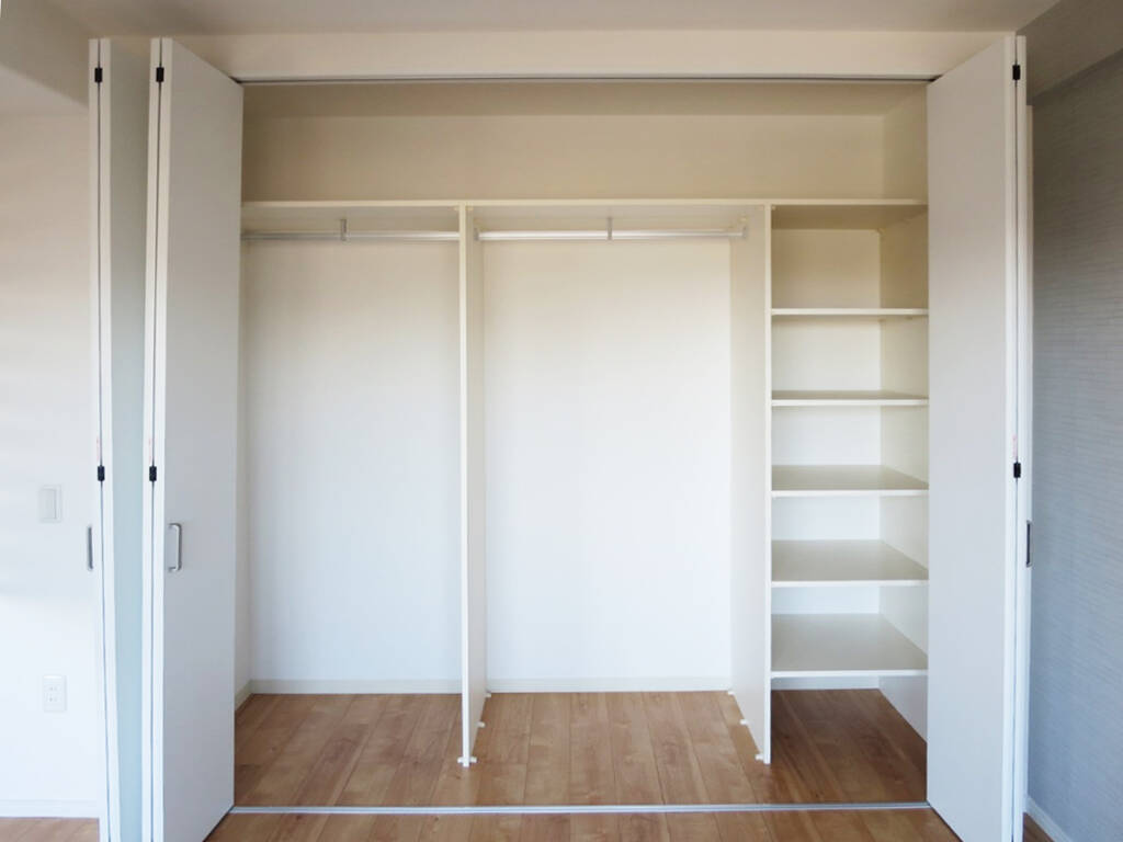 押入れを内部収納付きのクローゼットにリフォームした事例