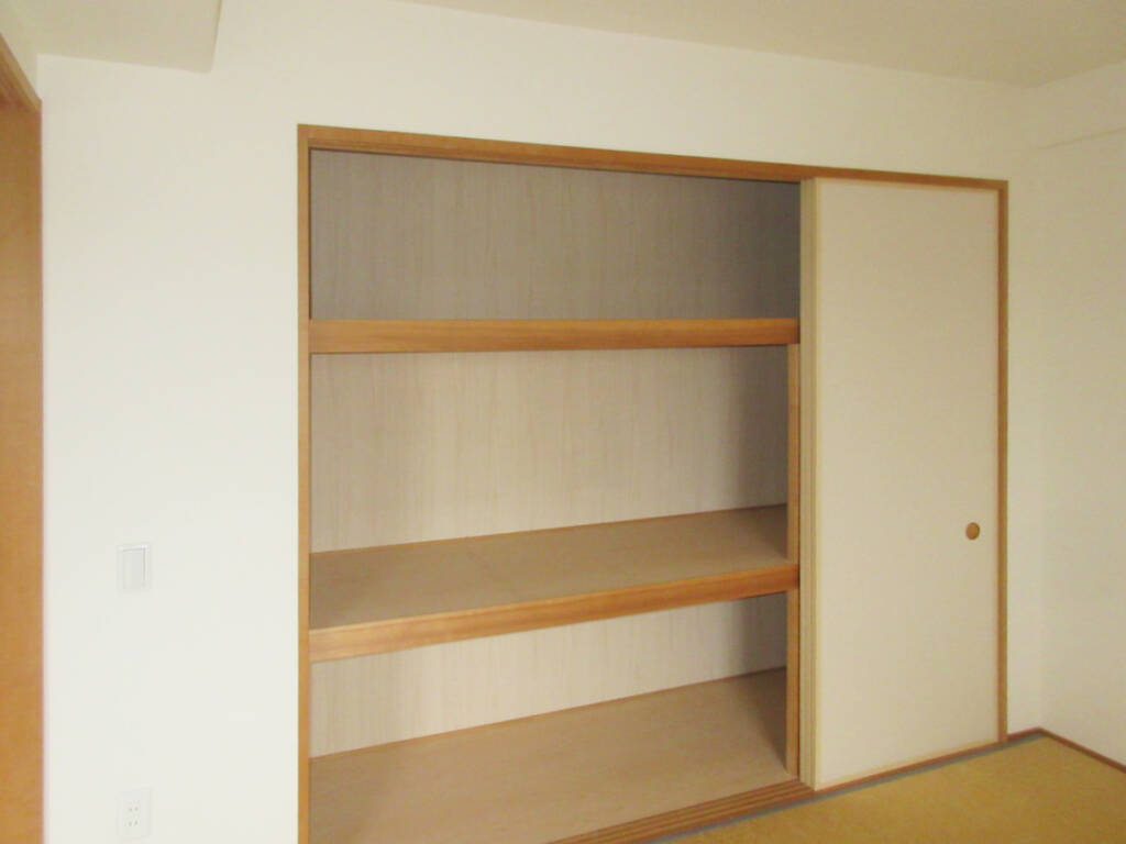 押入れを内部収納付きのクローゼットにリフォームした事例