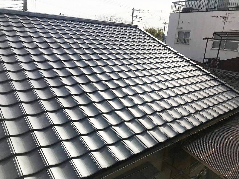 屋根葺き替えの施工事例アフター写真(軽量瓦に葺き替え)
