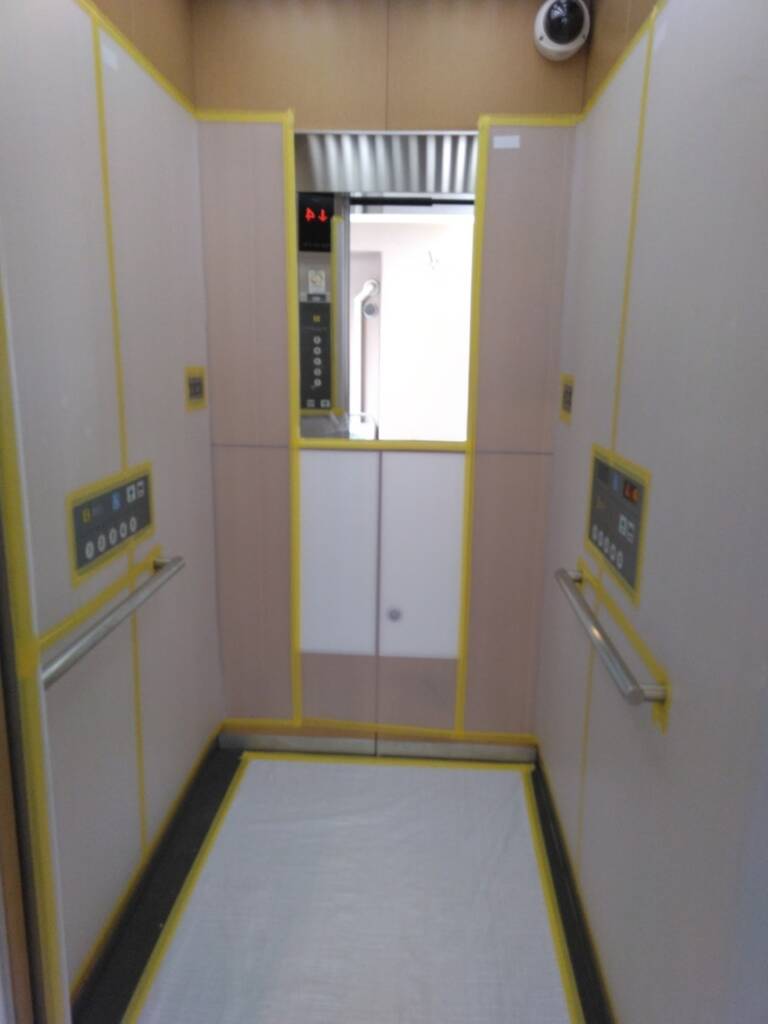 リフォームチョイス　共用部養生の様子