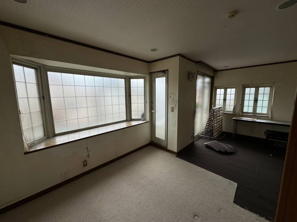 リビング｜折り上げ天井で縦にも広がる空間へ Before