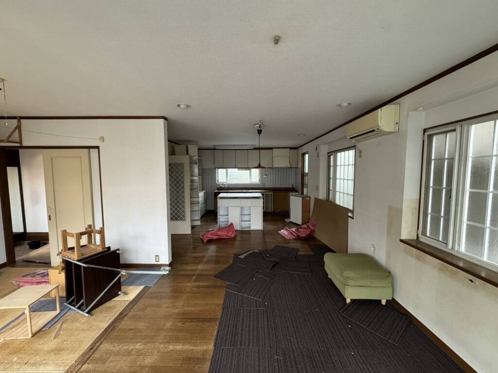 キッチン｜ペニンシュラ型で開放感を実現 Before