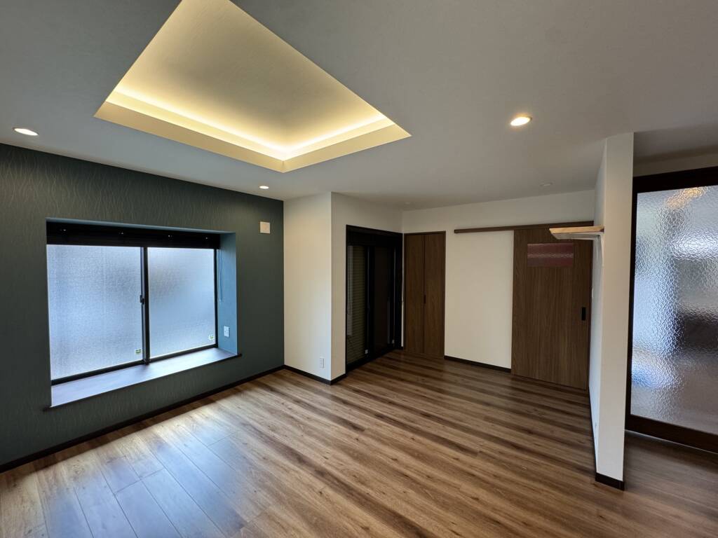 リビング｜折り上げ天井で縦にも広がる空間へ After