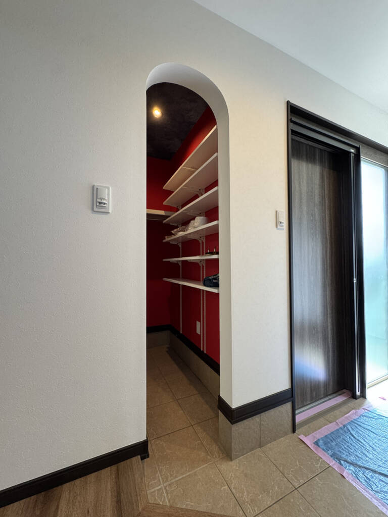 玄関｜シューズクロークで帰宅動線を整える After