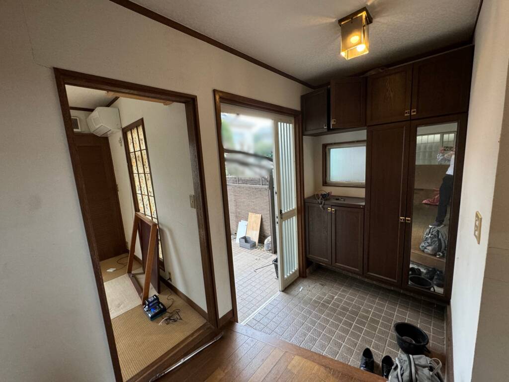 玄関｜シューズクロークで帰宅動線を整える Before