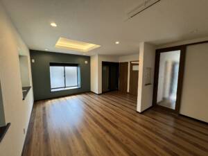 老朽化をきっかけに、家族動線を整えた開放的な住まい