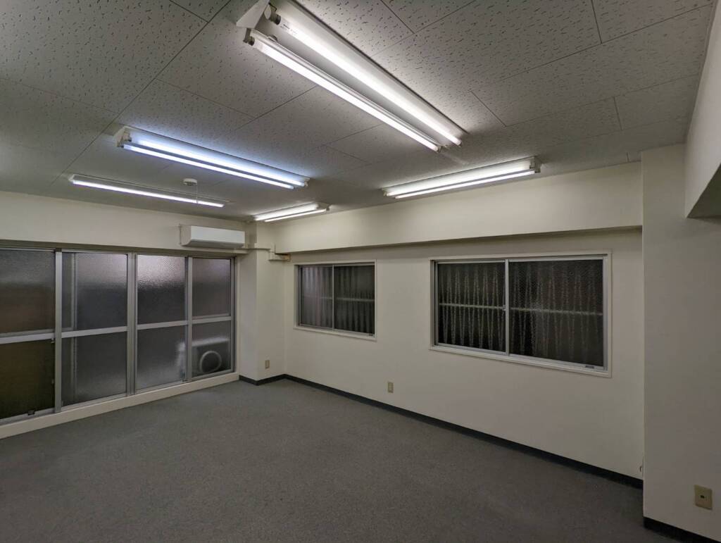 店舗における外観・内装の刷新事例のリフォーム前の画像